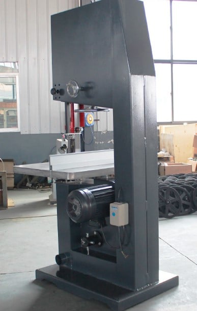 Sierra Sinfin – Serie SV | AYJ MAQUINARIA - Tecnología para madera